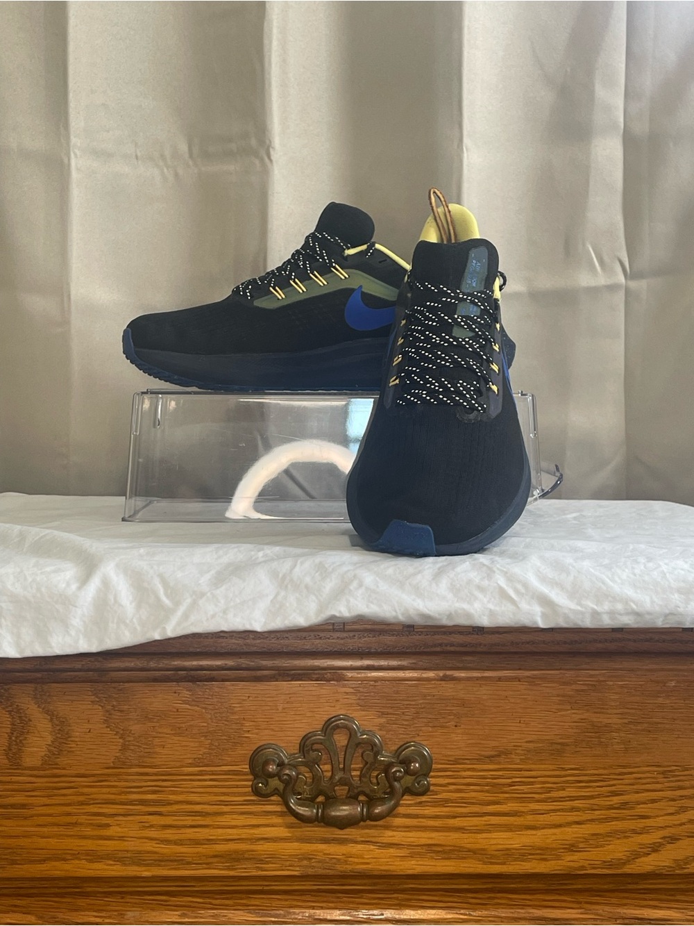 Nike Pegasus women’s/ unisex athletic shoe  EUC women’s size 9.5/ mens size 8.5.